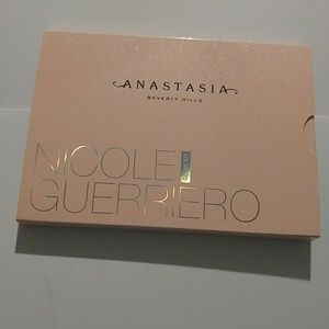 ABH x Nicole Guerriero LE Glow Kit